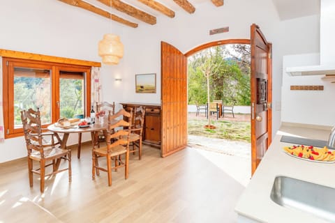 Family Apartment, Non Smoking, Valley View | Living area
