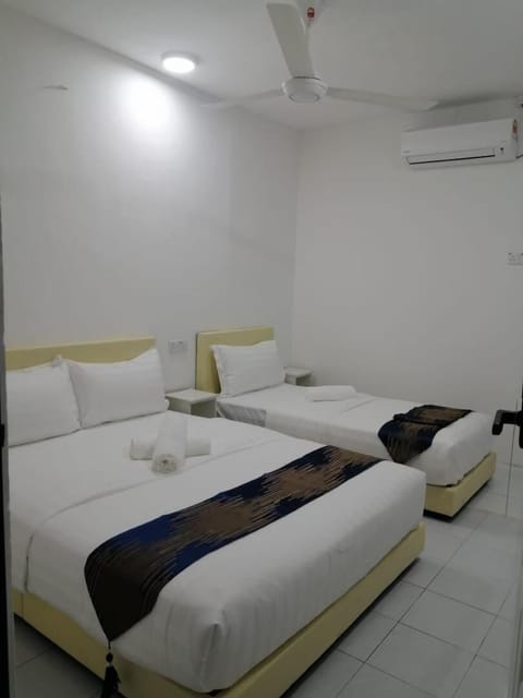 Triple Room | Iron/ironing board, free WiFi
