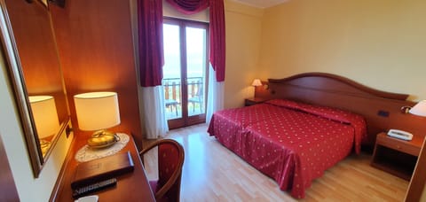 Panoramic Double or Twin Room, Balcony, Lake View | Premium bedding, down comforters, pillowtop beds, minibar