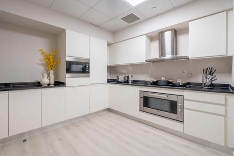 Fully equipped kitchen (nespresso machine not pictured)