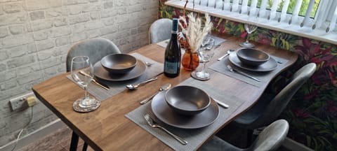 Apartment | Dining