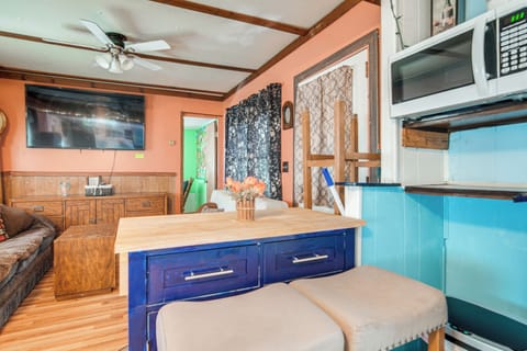 Dining Area | Dishes & Flatware Provided