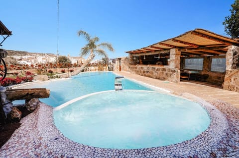 Villa Goldensol image