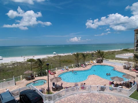 Condo (2 Bedrooms) | Property amenity