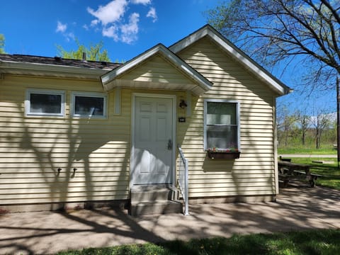 Cottage at Lake Road Campground