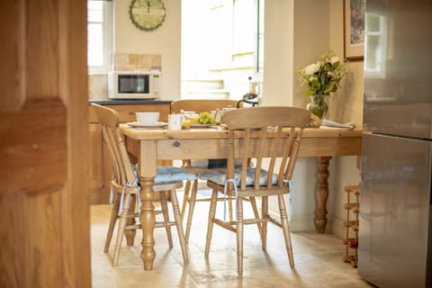 Ground floor: Dining area with seating for three guests