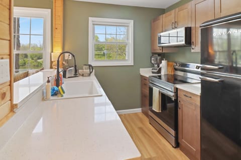 Airfyer oven, Ninja blender, microwave & dishwasher