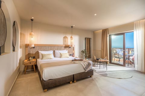 Suite, Sea View | In-room safe, soundproofing, free WiFi, bed sheets