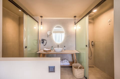 Double Room, Sea View | Bathroom | Shower, free toiletries, hair dryer, towels