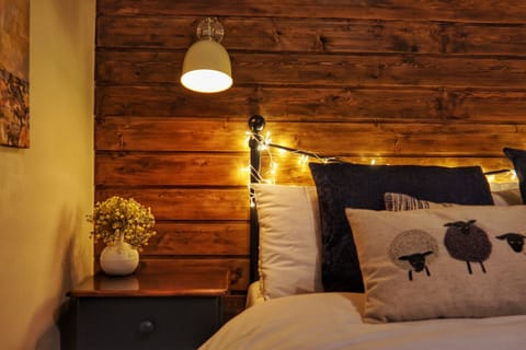 Cottage | 1 bedroom, iron/ironing board, free WiFi, bed sheets