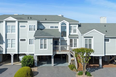 PC304: Happy Endings OBX | Front Exterior