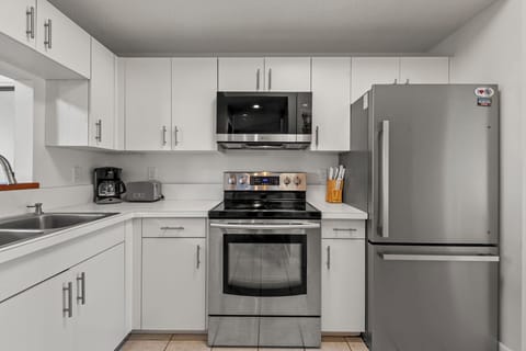 PC304: Happy Endings OBX | Mid Level Kitchen