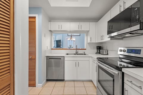 PC304: Happy Endings OBX | Mid Level Kitchen