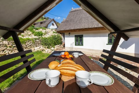 Family House, Multiple Bedrooms, Mountainside (Klementina's Guest House) | Outdoor dining