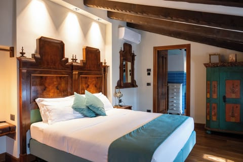 Deluxe Room, River View | In-room safe, individually decorated, individually furnished