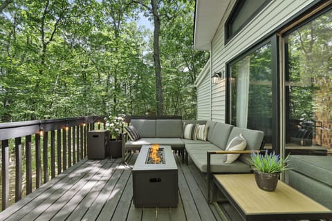 Top Deck -Sectional Seating with Propane Firepit!