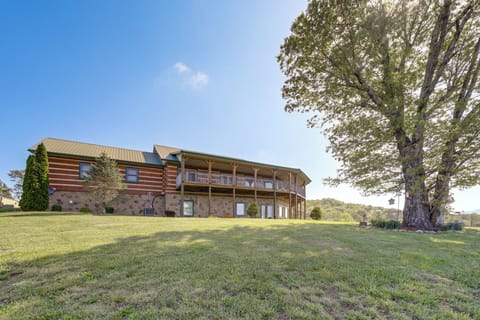 Newport Vacation Rental | 2BR | 2BA | Steps Required | 2,100 Sq Ft