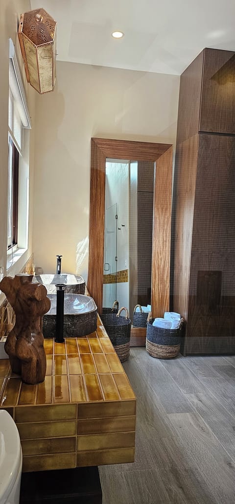 Honeymoon Suite, Lagoon View | Bathroom | Shower, rainfall showerhead, designer toiletries, hair dryer