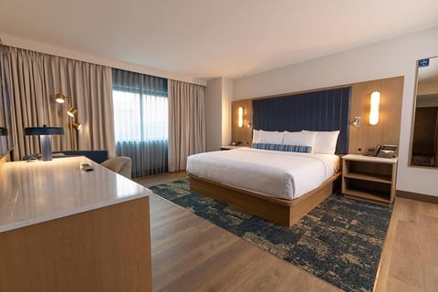 Buffalo Tower Non-Smoking King | In-room safe, desk, laptop workspace, iron/ironing board