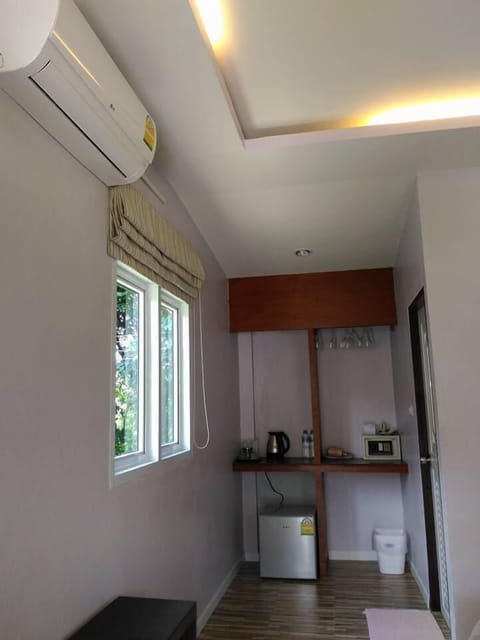 Desk, blackout drapes, soundproofing, free WiFi