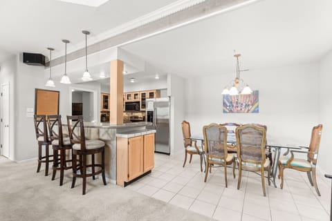 Kitchen & Dining area