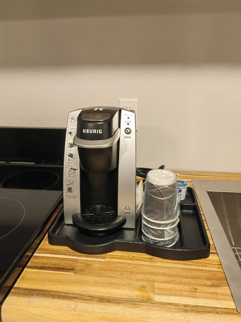 King Studio Signature Suite | Coffee and/or coffee maker