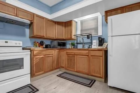 875f8d6f a6f3 4759 b4f8 8c4e8af35a33