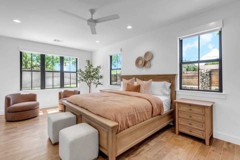 Large master with natural lighting