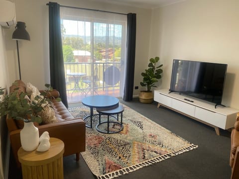 Lounge & TV room
