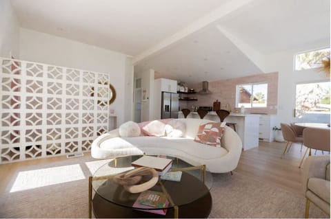 066e66ab-0cc8-4dca-9b14-eeaef1b63ea8