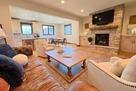 Enjoy your time in Teton Valley staying in this beautiful guest home, with a wonderful open layout to enjoy the company of friends and family.