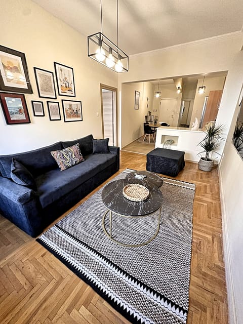 Apartment | Living room | Flat-screen TV