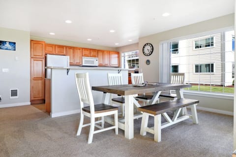 611 Vacation by the Sea