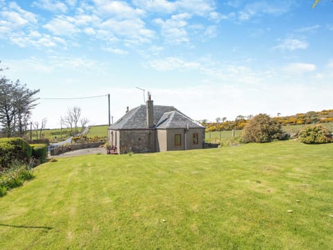 Garden | Kilbride Cottage - Shannochie Cottages, Shannochie