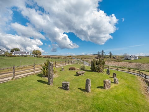 Garden | Eryb Cottage - Shannochie Cottages, Shannochie