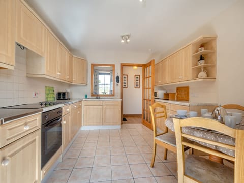 Kitchen/diner | Eryb Cottage - Shannochie Cottages, Shannochie