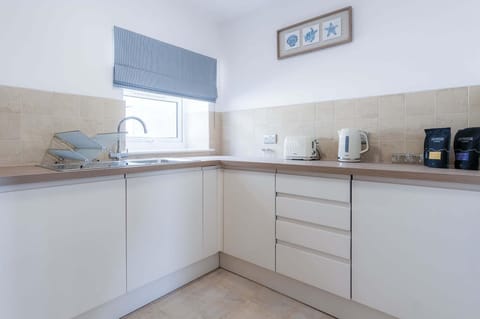 Haven View - 2 Bedroom Apartment - Milford Haven (22011)