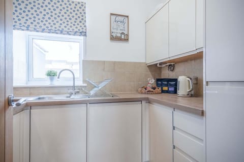 Harbour Heights - 2 Bed Apartment - Milford Haven (21882)