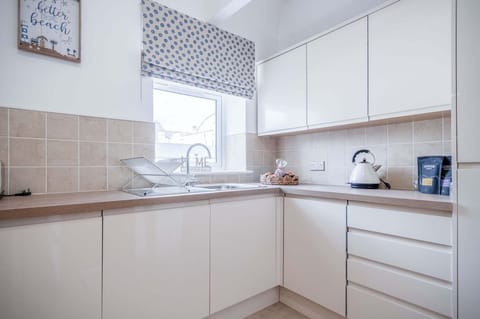 Beach Haven Hideout - 2 Bedroom - Milford Haven (20881)