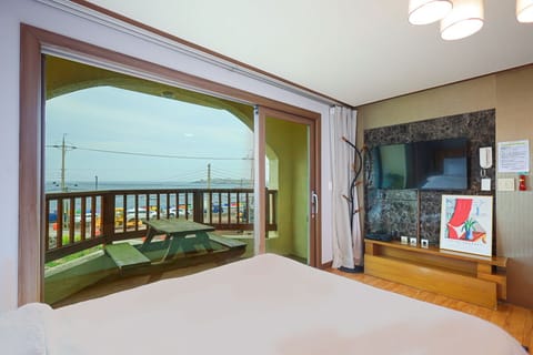 Standard Double Room | Free WiFi, bed sheets