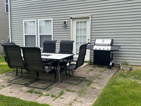 Spacious patio with table, fire pit & grill