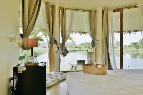 Cottage | In-room safe, desk, blackout drapes, soundproofing