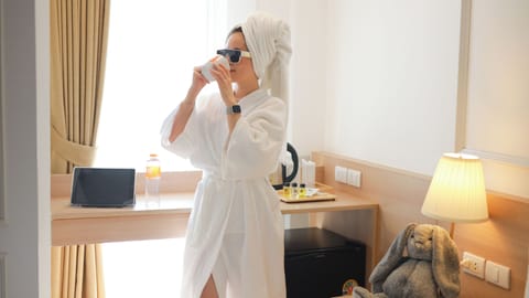 Deluxe Premier Room | Blackout drapes, free WiFi, bed sheets
