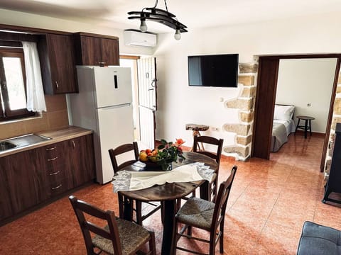 House, 1 Bedroom, Garden View | Dining