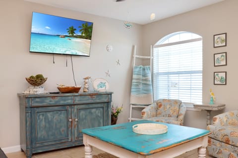 House, Multiple Beds (The Palms 2B) | Living area