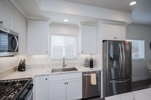 Fully stocked kitchen with Keurig and K Cups provided
