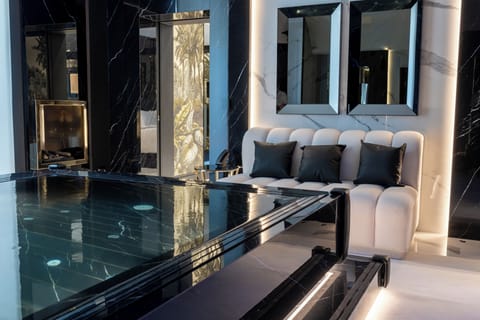 Luxury Suite | Private spa tub