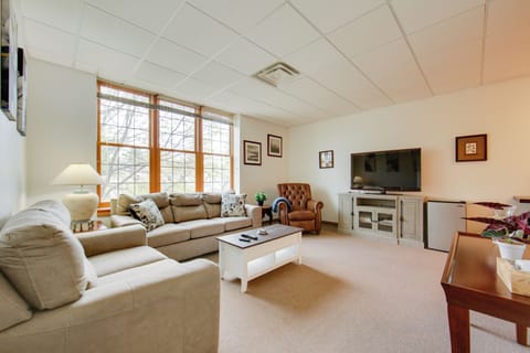 New Kensington Vacation Rental | 2BR | 1BA | 1,100 Sq Ft | Step-Free Access
