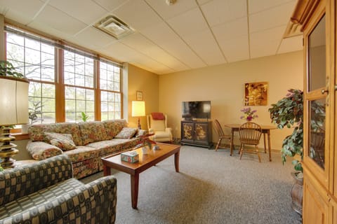 New Kensington Vacation Rental | 1BR | 1BA | 950 Sq Ft | Step-Free Entry
