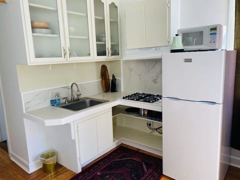 Comfort Room, 1 King Bed, Kitchen, Garden View (Pet Friendly) | Private kitchen | Microwave, electric kettle